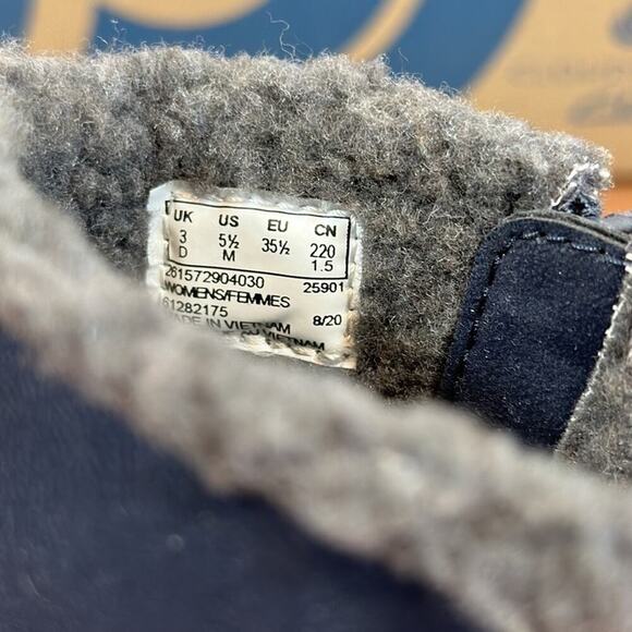 Clarks Cloudsteppers Step Glow Rose Faux Fur Ankle Boots Size 5.5 - Picture 7 of 10